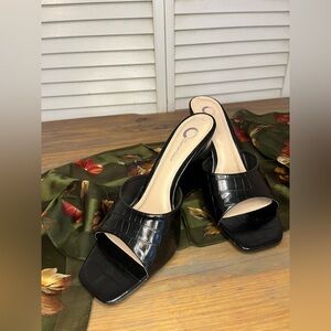 Comfort Bay Black Crocodile-Embossed Wedges